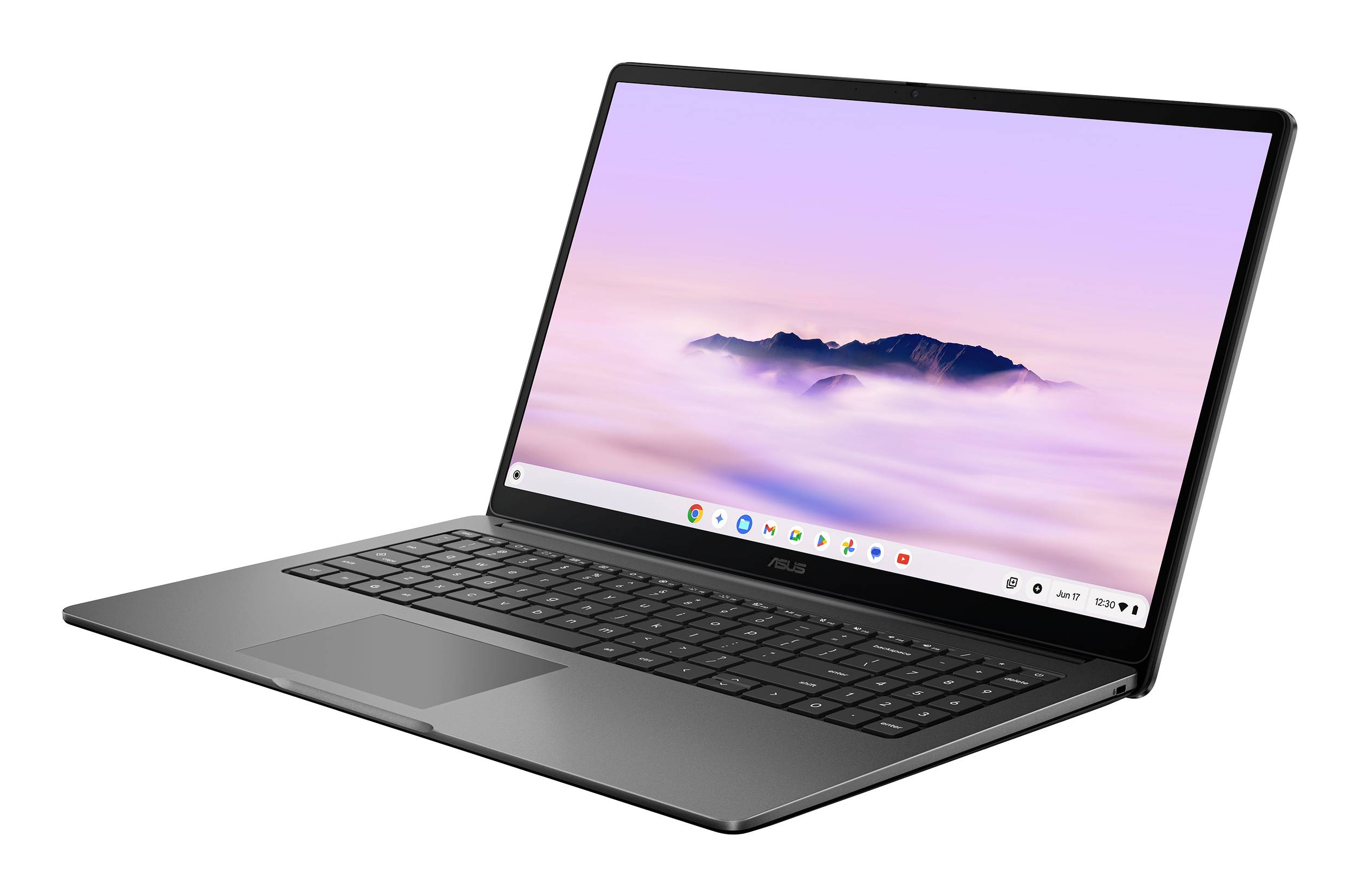 Offener Laptop-Computer mit einer pastellfarbenen Berglandschaft als Hintergrundbild auf dem Bildschirm, im Winkel vor weißem Hintergrund dargestellt.