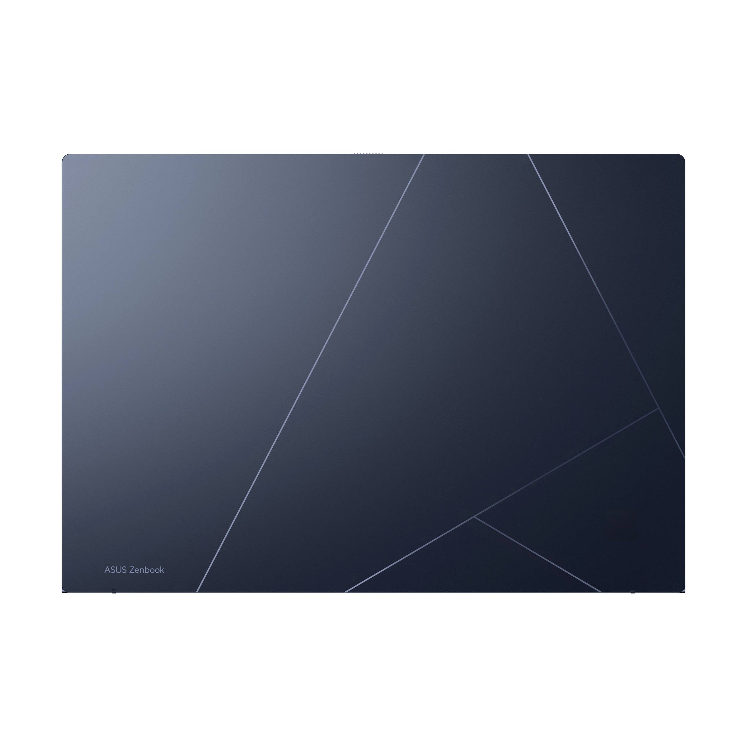 Geschlossener ASUS Zenbook Laptop mit Deckel in Dunkelblaugrau mit feinen geometrischen Linien und kleinem Text "ASUS Zenbook" in der unteren linken Ecke.
