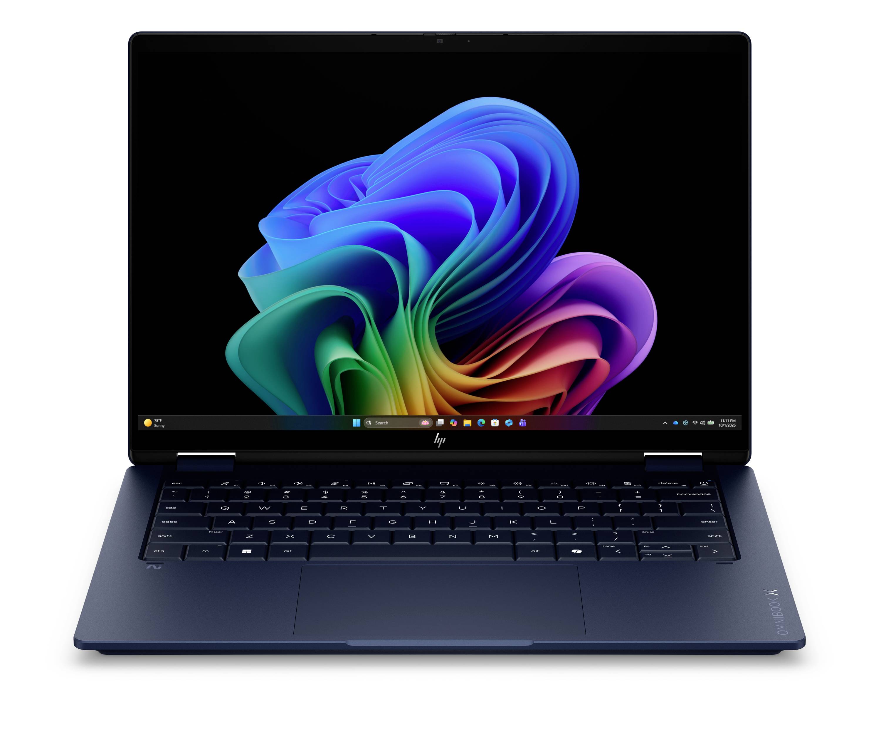 Vorderansicht eines geöffneten HP-Laptops auf weißem Hintergrund, der ein farbenfrohes abstraktes Windows-ähnliches Hintergrundbild auf dem Bildschirm zeigt.