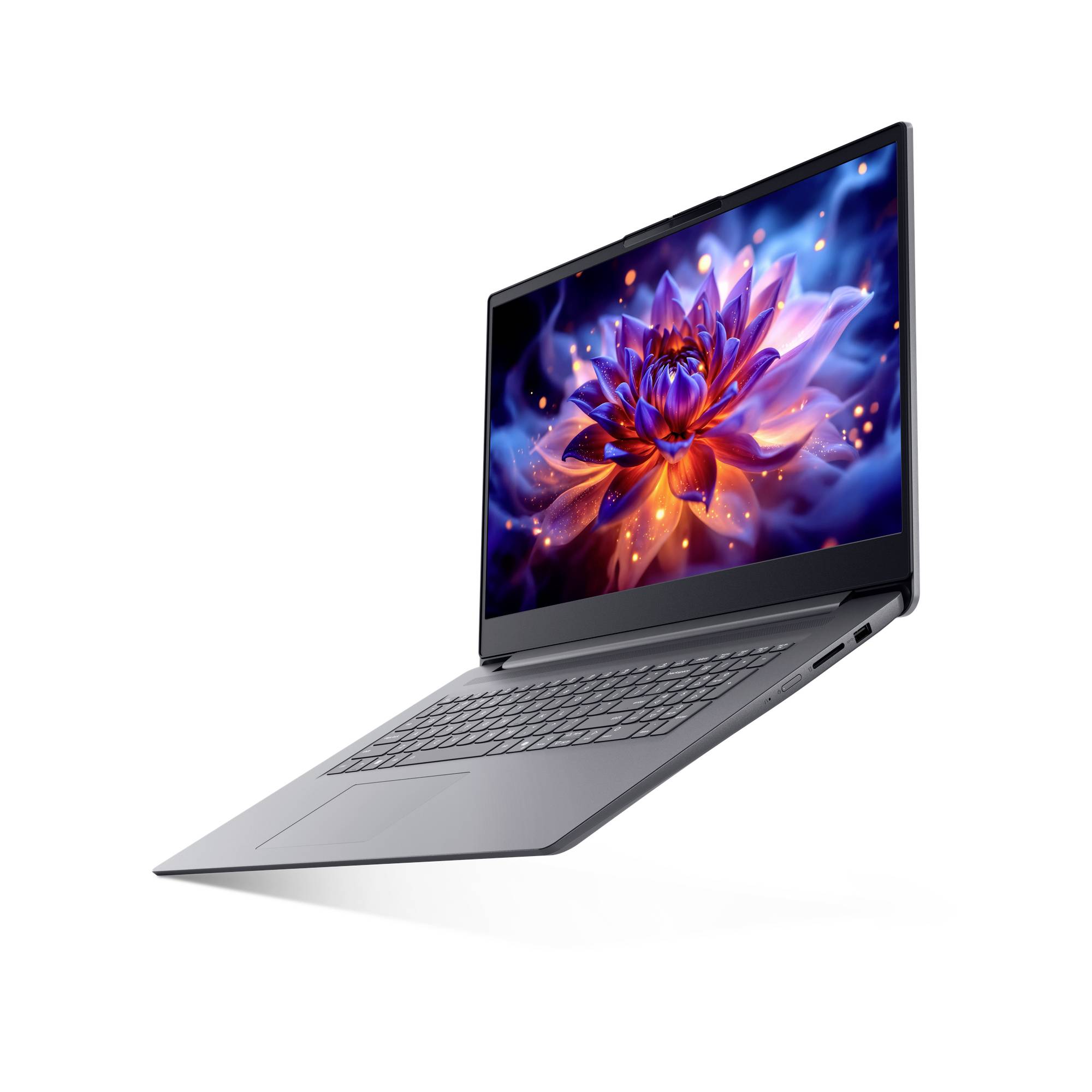 Dünner silberner Laptop mit geöffnetem Bildschirm, der ein lebhaftes lila-oranges Blumenmotiv auf weißem Hintergrund anzeigt.