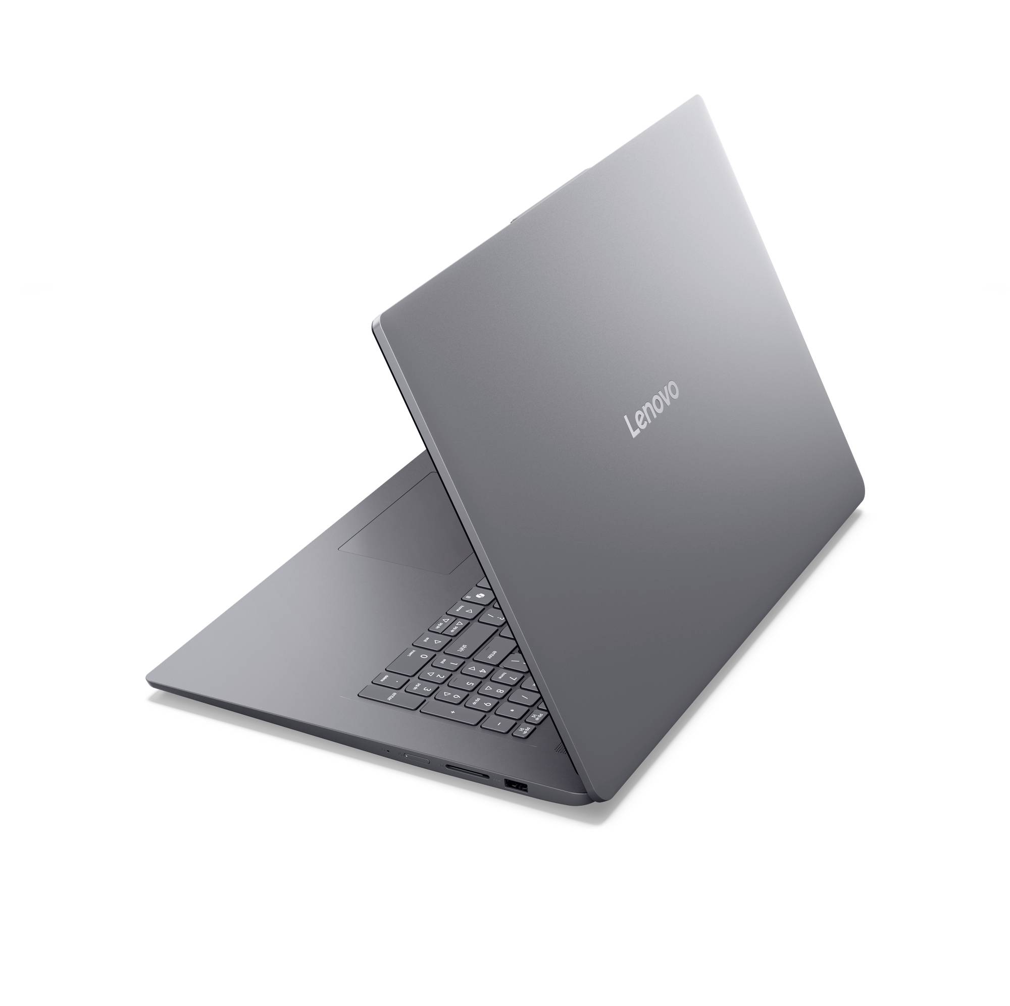 Zugeklappter grauer Lenovo-Laptop in schräger Perspektive auf weißem Hintergrund gezeigt, mit teilweise sichtbarer Tastatur.