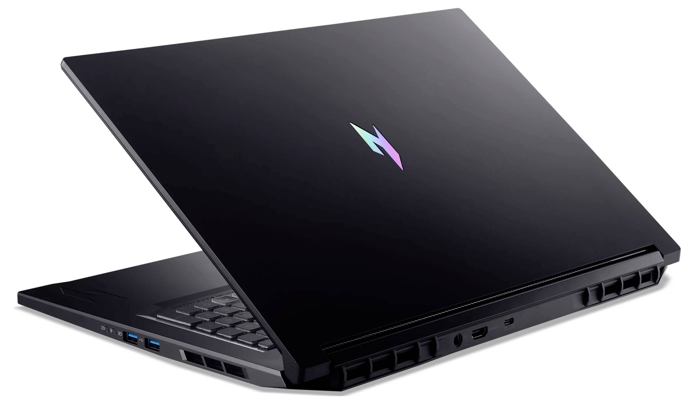 Schwarzer Gaming-Laptop, teilweise geöffnet, mit einem farbenfrohen Blitz-ähnlichen Logo auf dem Deckel und sichtbaren Seitenports.