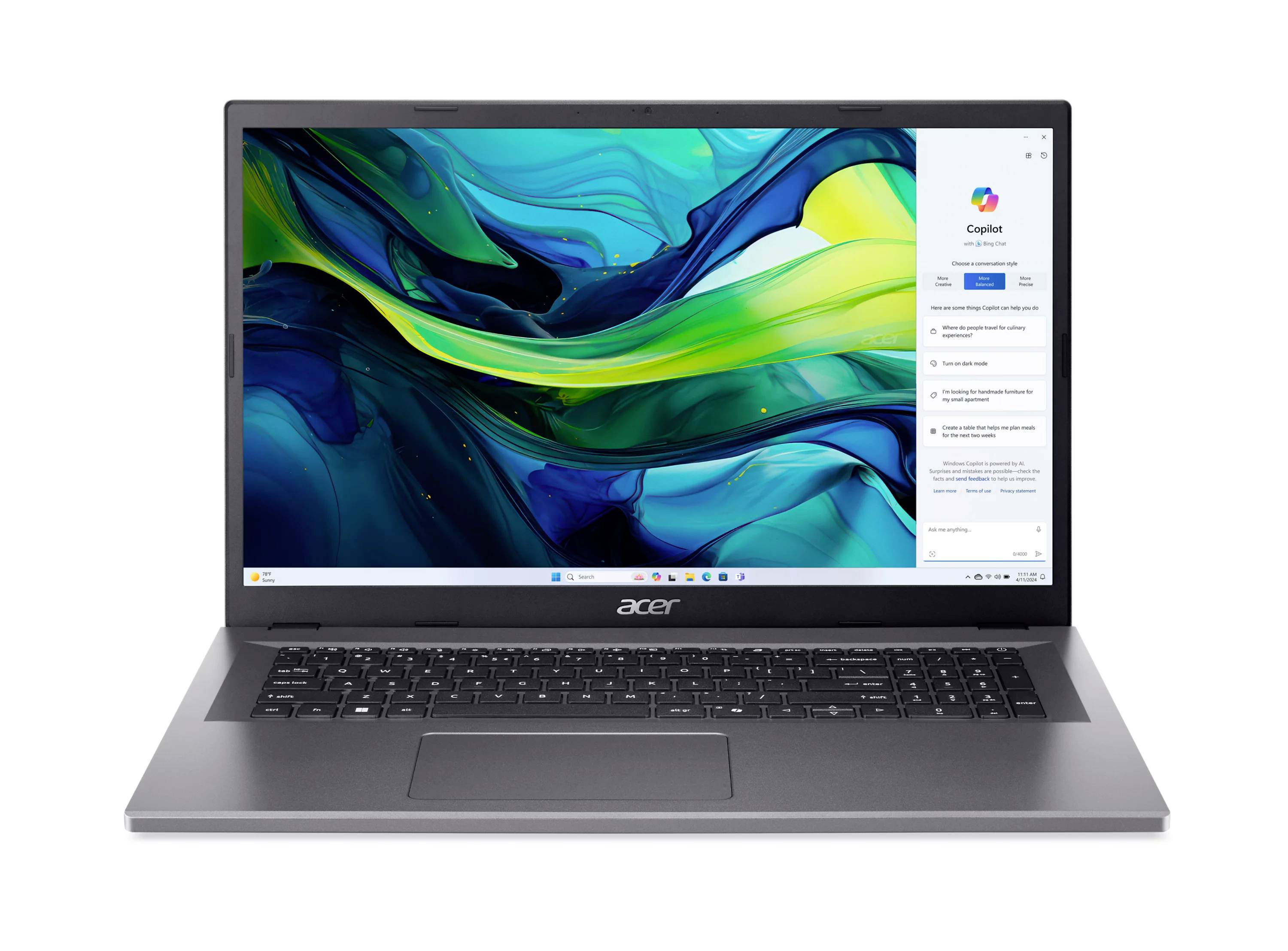 Ein aufgeklappter Acer-Laptop auf weißem Hintergrund, der ein farbenfrohes abstraktes Hintergrundbild und eine Copilot-Seitenleiste auf dem Bildschirm anzeigt.