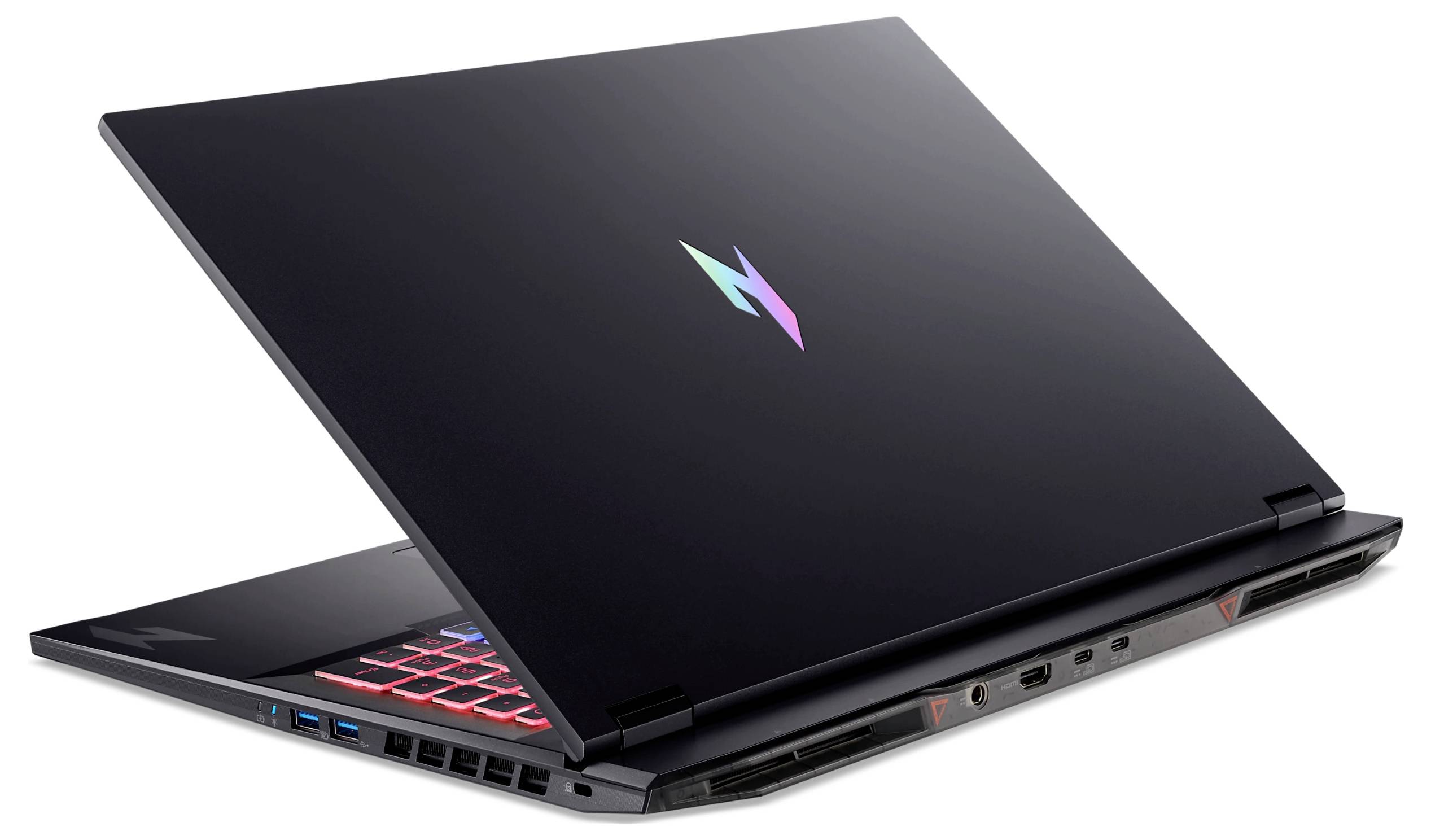 Offener schwarzer Gaming-Laptop mit beleuchteter Tastatur und RGB-Blitzlogo auf dem Deckel, teilweise geöffnet auf weißem Hintergrund dargestellt.