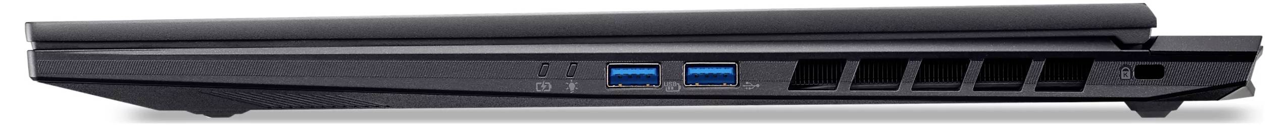 Seitenansicht eines geschlossenen schwarzen Laptops mit zwei blauen USB-Anschlüssen und dem Scharnier in einem dünnen Design.