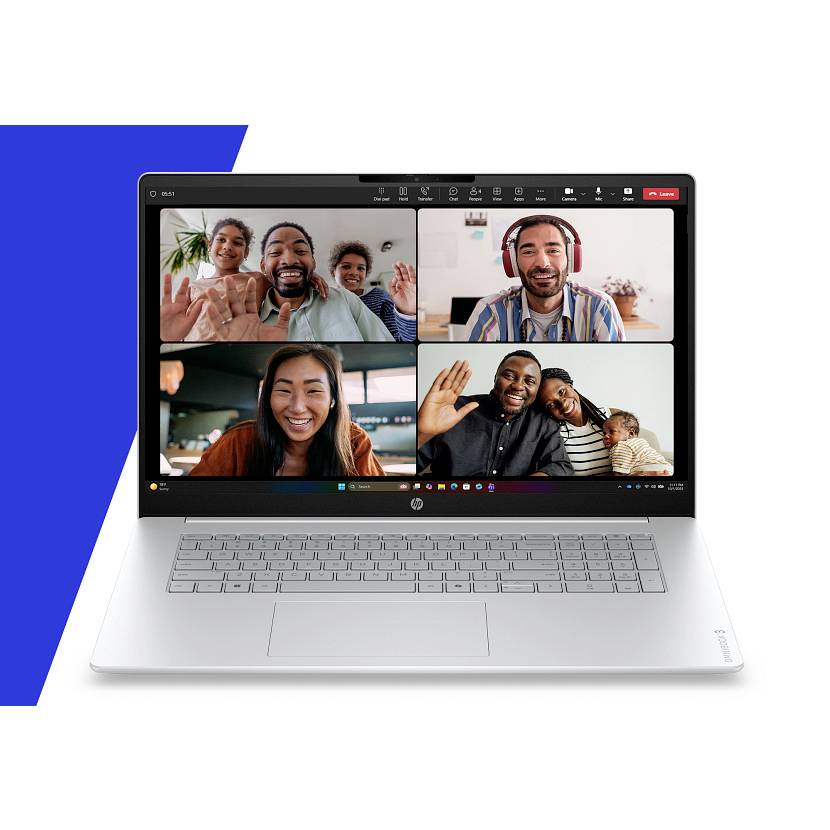 Laptop zeigt ein Vier-Personen-Videoanruf-Raster mit lächelnden Teilnehmern, die auf dem Bildschirm winken.