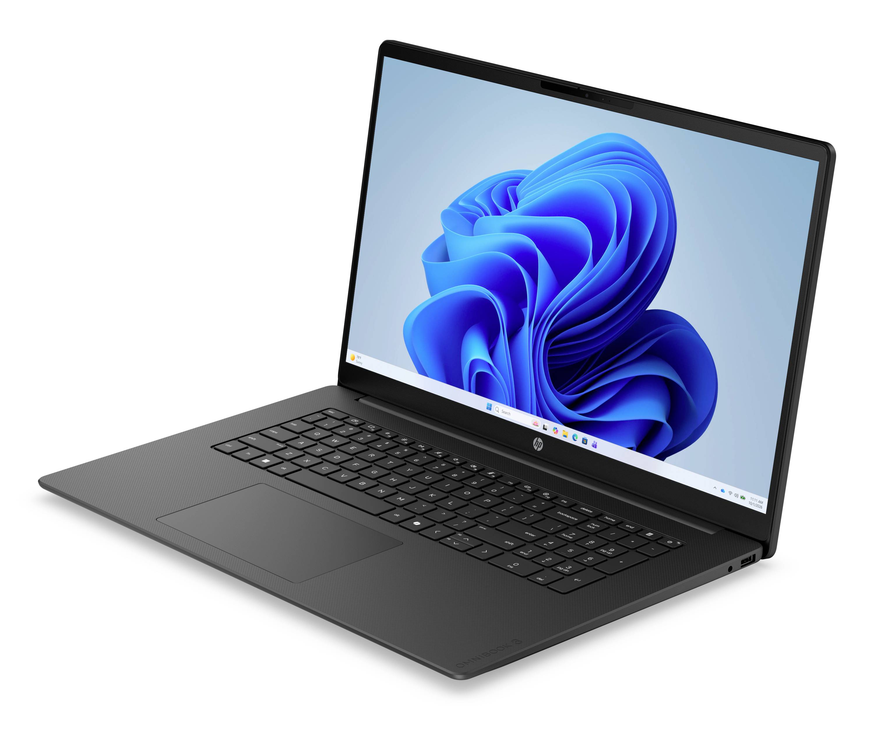 Offener schwarzer Laptop, auf dem das blaue Wirbel-Hintergrundbild von Windows 11 auf weißem Hintergrund angezeigt wird.
