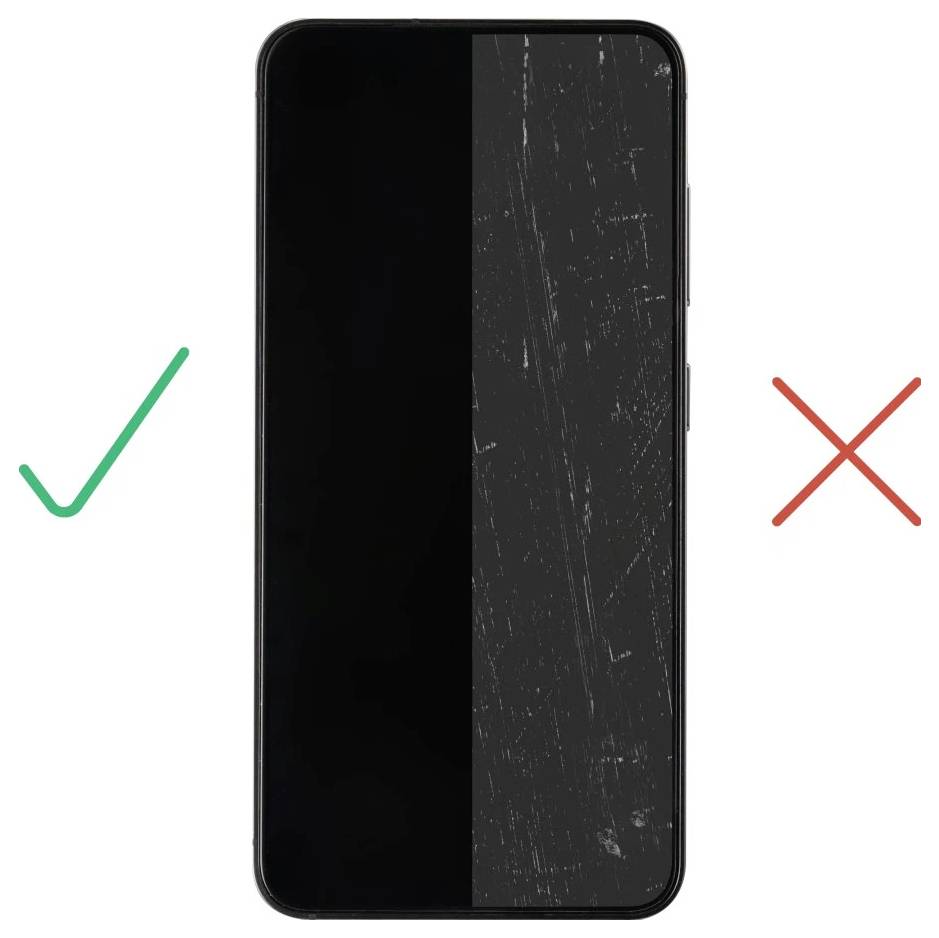 Smartphone-Bildschirm mit einem großen Riss auf der rechten Seite, gekennzeichnet mit einem roten X; intakter glatter Bildschirm gekennzeichnet mit einem grünen Haken