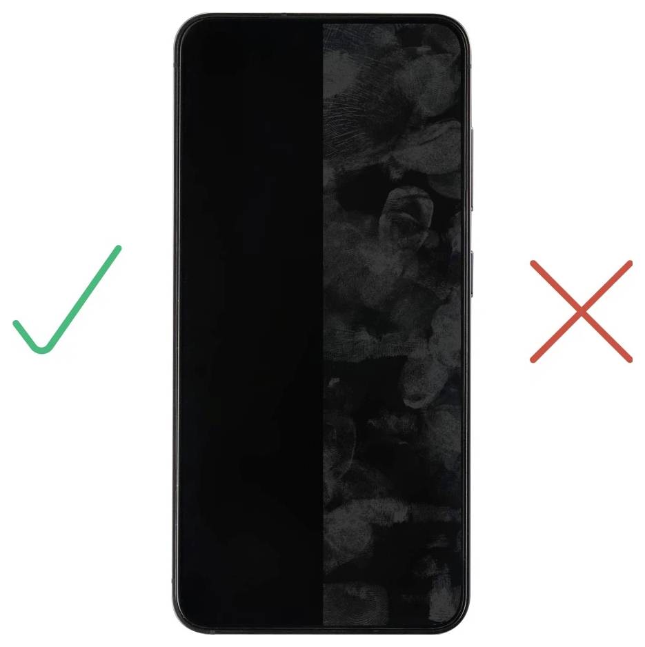 Smartphone-Bildschirm, der auf der linken Seite sauber mit einem grünen Häkchen angezeigt wird, während die rechte Seite verschmiert und mit einem roten X markiert ist.