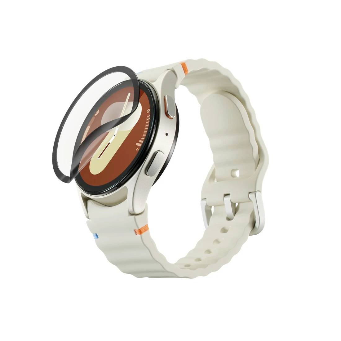 Silberne Smartwatch mit cremefarbenem Armband und erhöhter Schutzabdeckung für das Display auf weißem Hintergrund.