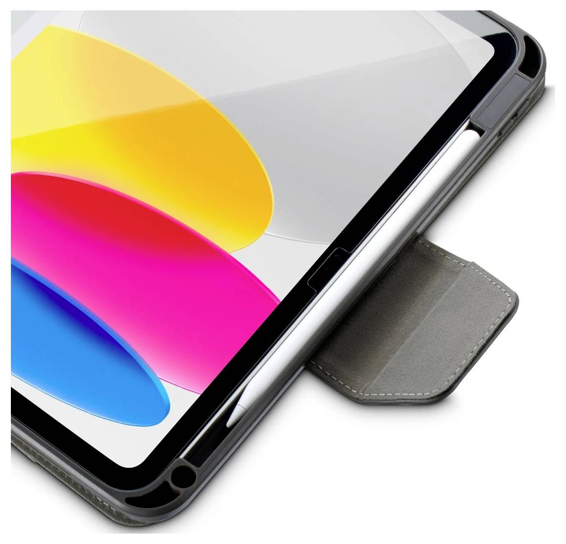 Nahaufnahme eines Tablets in einem grauen Folio-Etui, das einen farbenfrohen abstrakten Bildschirm mit gelben, rosa und blauen Formen zeigt.