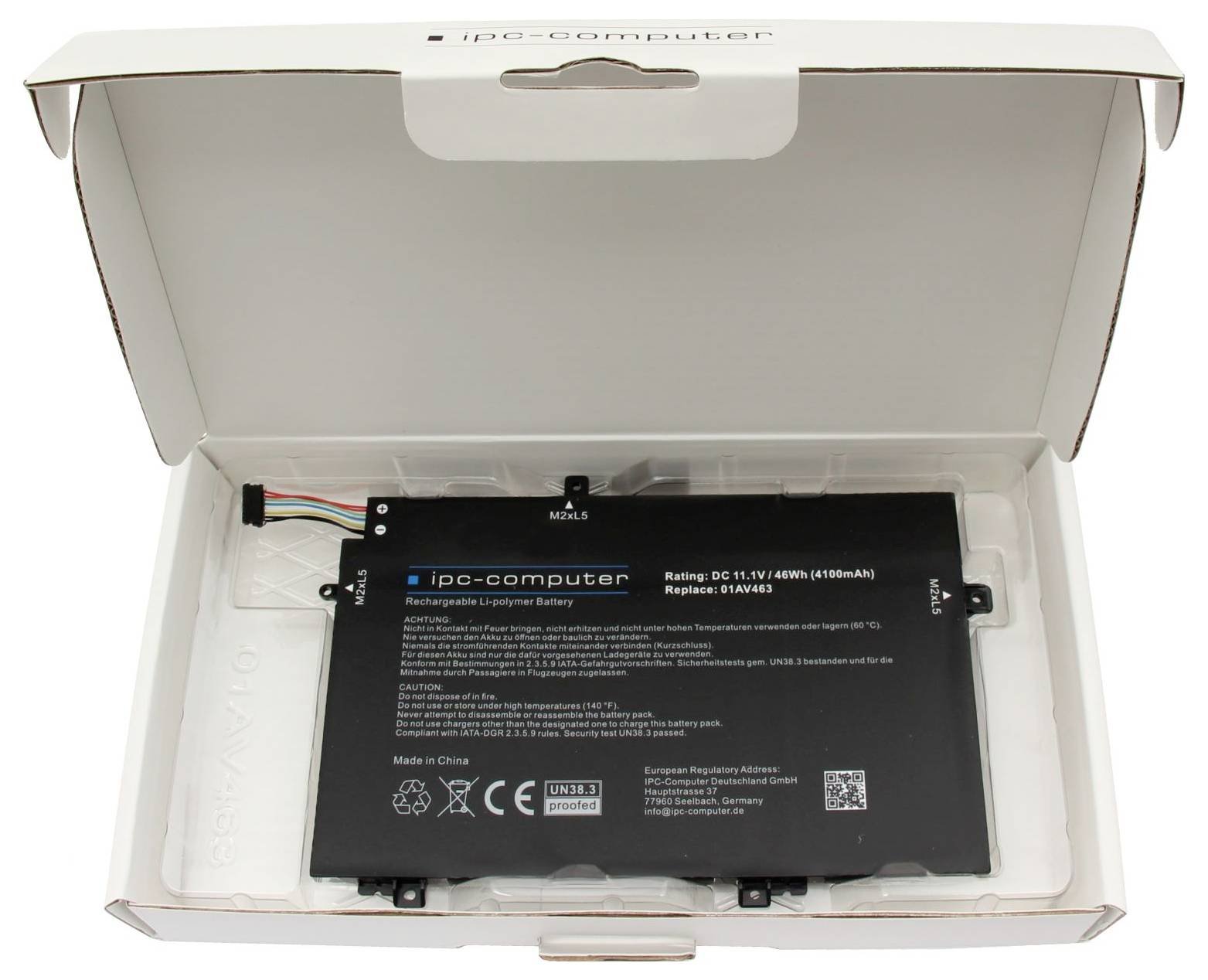Rechteckiges IPC-Computer-Akkupack in einer weißen Verkaufsbox mit offenem Deckel, zeigt befestigte Verkabelung und Produktetikett.