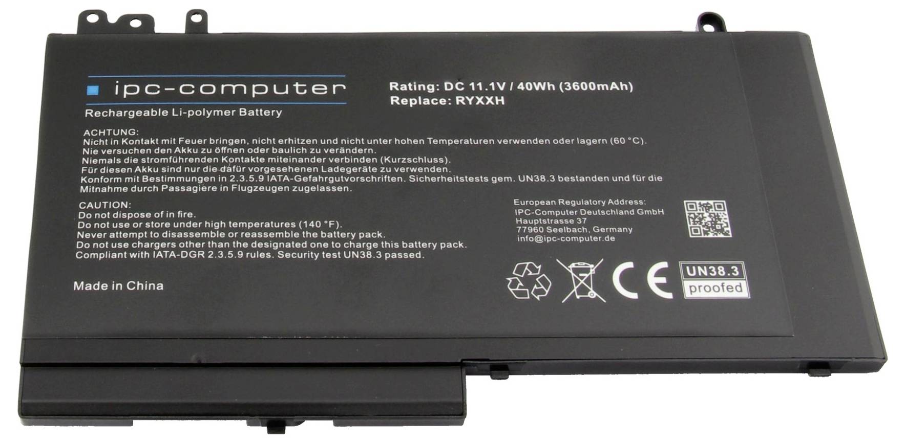 Schwarzer Laptop-Akku mit der Aufschrift „ipc-computer" und Spezifikationen sowie Sicherheitssymbolen auf dem Gehäuse bedruckt.