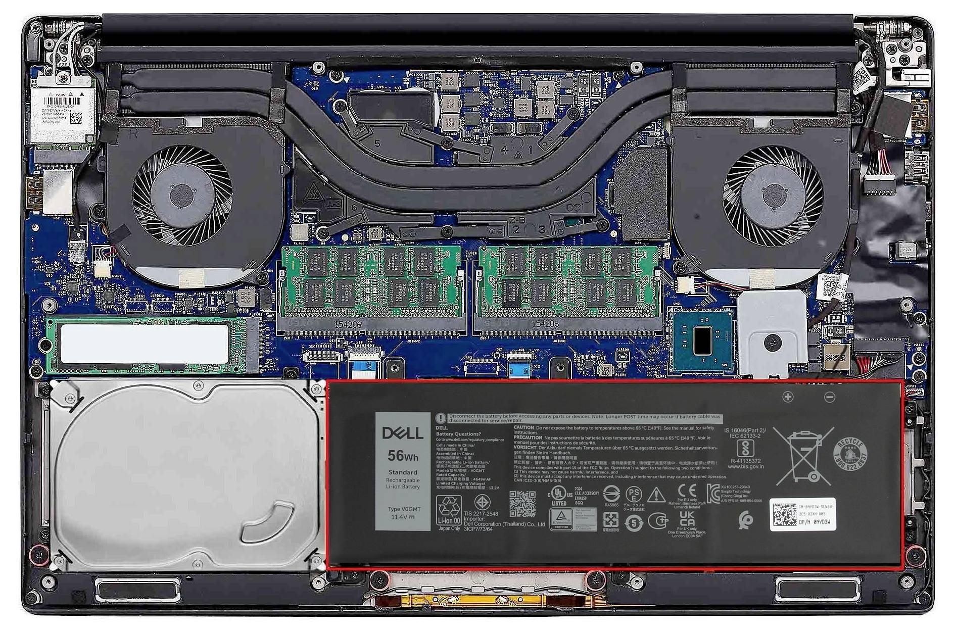 Offenes Laptop-Inneres mit zwei Kühlungslüftern, RAM-Modulen, Festplatte und einer großen, rot hervorgehobenen Dell-56-Wh-Batterie.