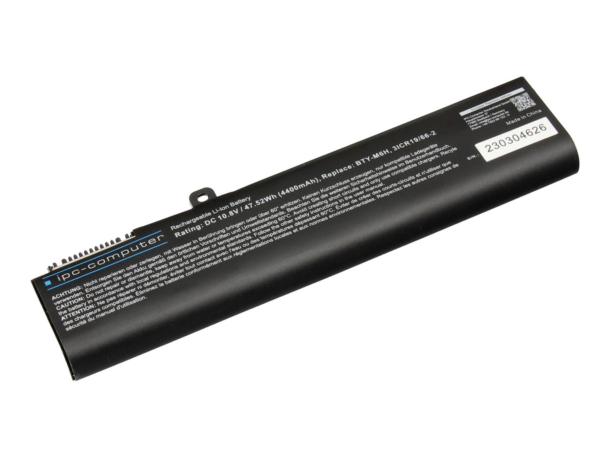 Schwarzes Laptop-Akku-Pack mit Produktetiketten und weißem Barcode-Aufkleber, gezeigt auf weißem Hintergrund.