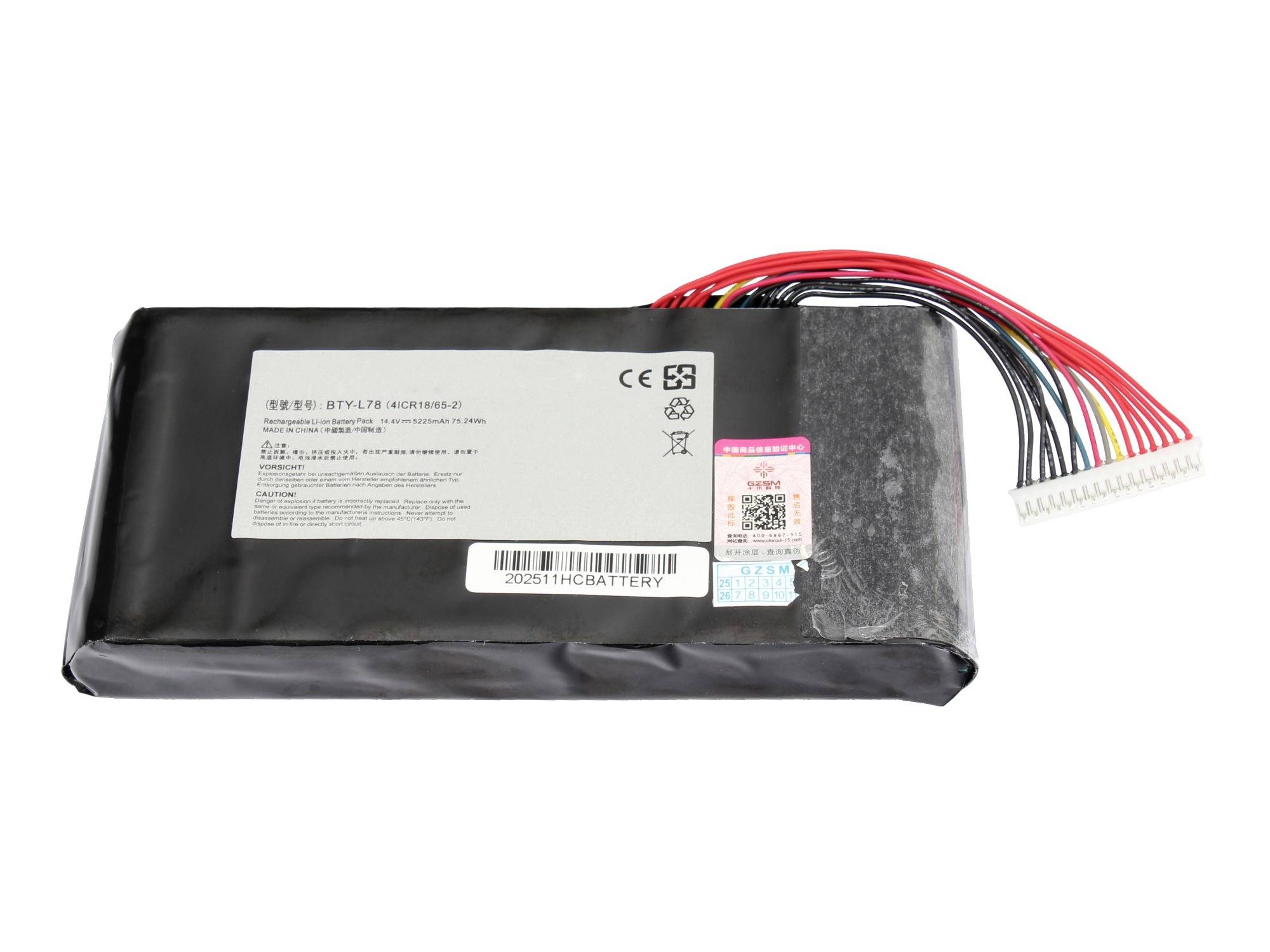Schwarzes rechteckiges Batteriepaket mit weißem Stecker und rot/schwarzen Kabeln, dargestellt auf weißem Hintergrund.