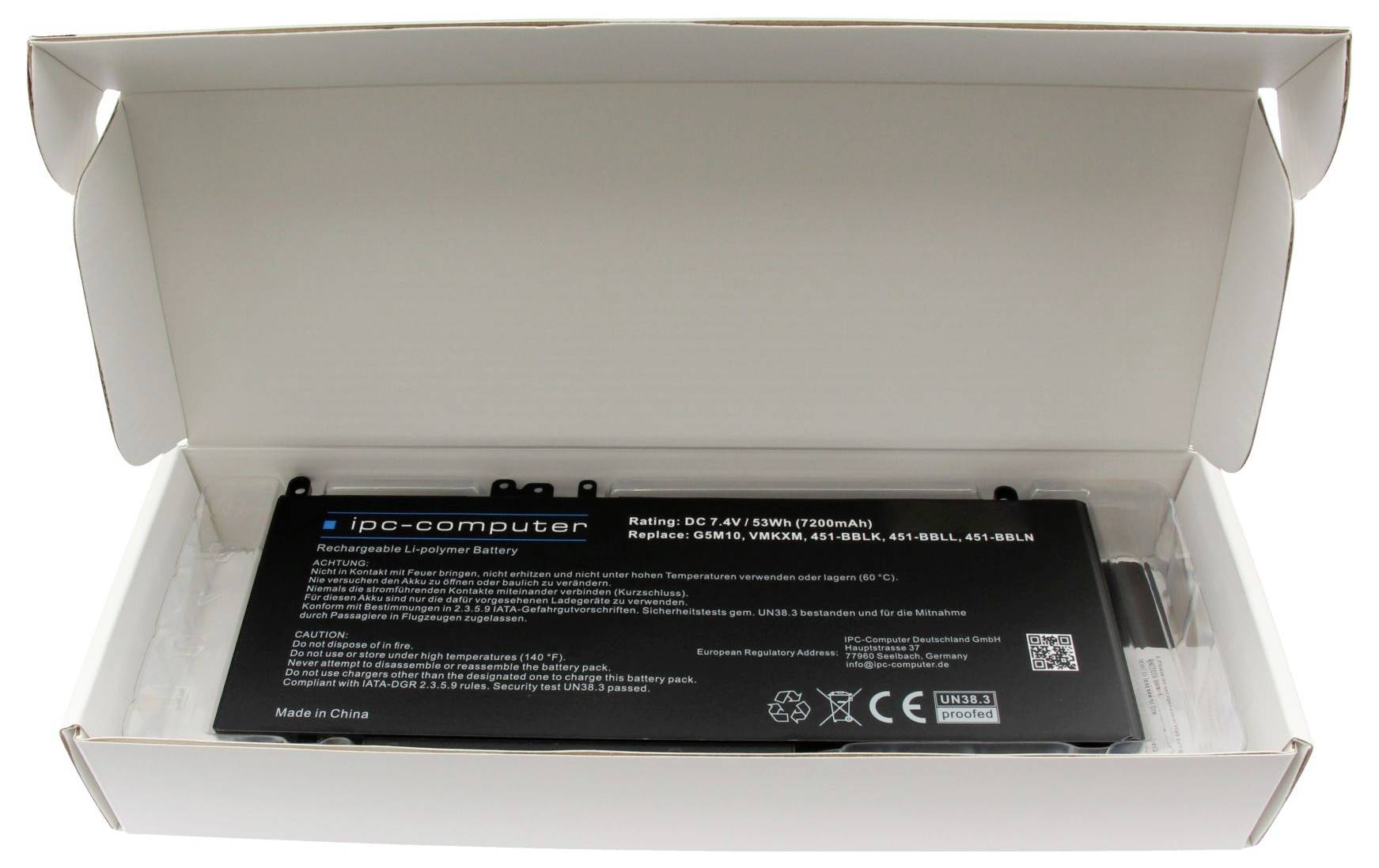 Ein schwarzer IPC-Computer-Lithium-Akku-Pack in einer offenen weißen Box mit sichtbaren gedruckten Spezifikationen und Sicherheitssymbolen.