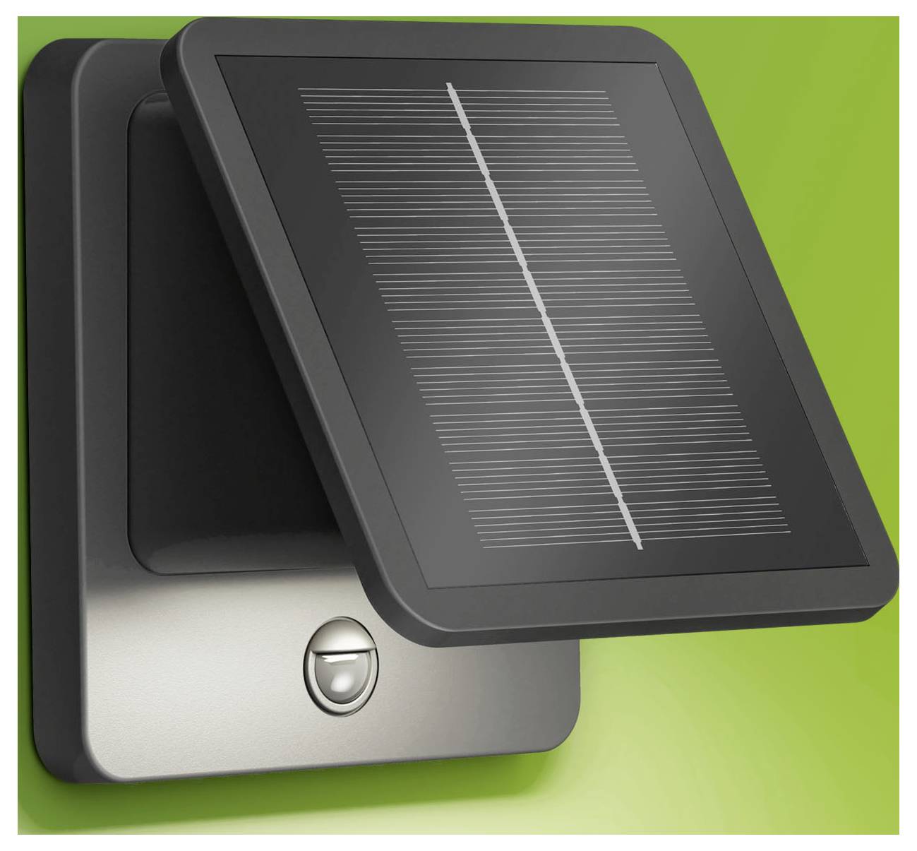An der Wand montierte, solarbetriebene Außenleuchte mit einem vorderen Solarpanel auf grünem Hintergrund.