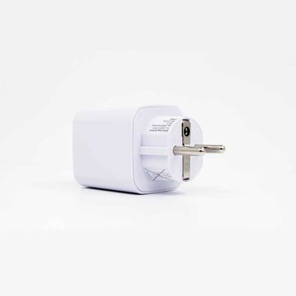 Weißer Elektrostecker-Adapter mit zwei runden Stiften, abgebildet auf einem einfachen weißen Hintergrund.