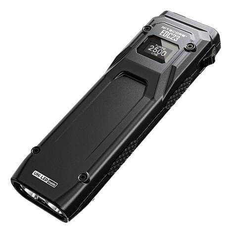 Schwarze Nitecore EDC23 aufladbare Taschenlampe mit digitalem Display, das „Turbo 2500