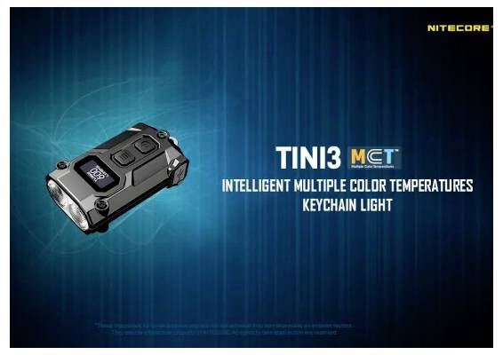 Produkt-Anzeige für eine schwarze NITECORE TINI3 MCT Schlüsselanhänger-Taschenlampe mit Display, beschriftet mit "INTELLIGENTE MEHRFARBTEMPERATUR-SCHLÜSSELLICHT" auf blauem Farbverlauf-Hintergrund.
