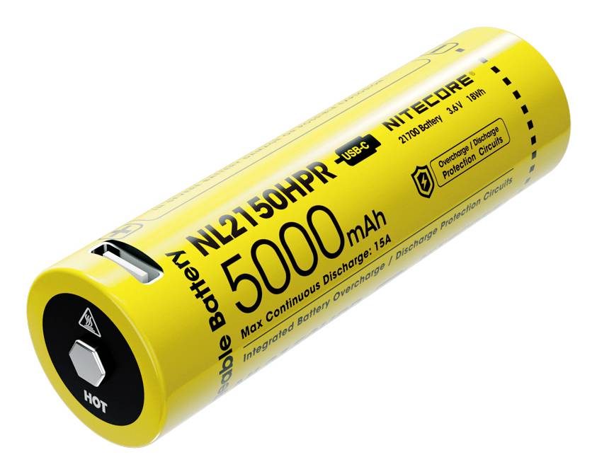 Gelbe zylindrische wiederaufladbare Batterie mit der Bezeichnung Nitecore NL2150HPi USB-C, 5000mAh, mit sichtbaren positiven und negativen Anschlüssen.