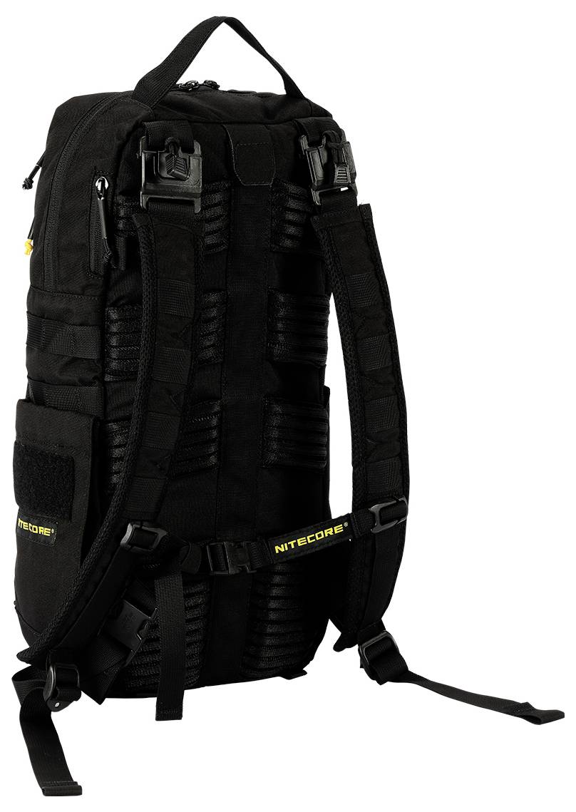 Schwarzer Nitecore-Rucksack von hinten gezeigt, mit gepolsterten Schultergurten, oberem Tragehenkel und Brust- und Hüftgurten.
