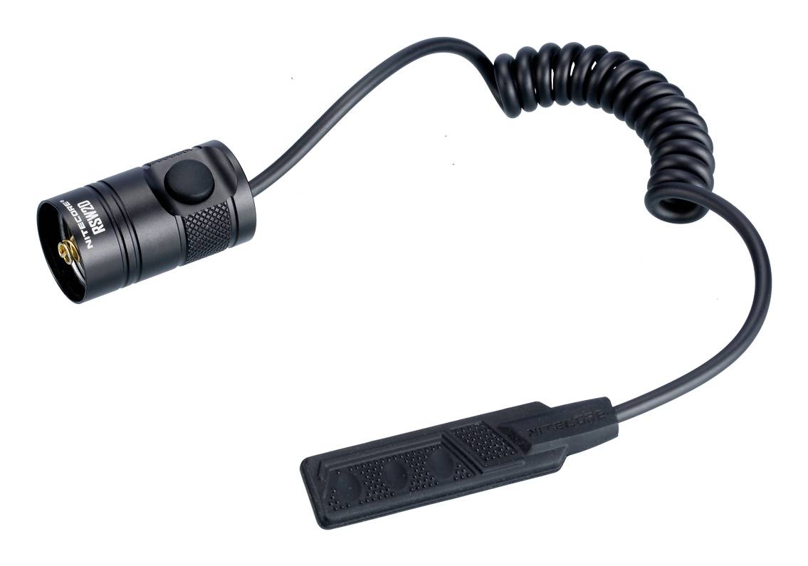 Aufgewickelter schwarzer ferngesteuerter Druckschalter für eine taktische Taschenlampe mit zylindrischer Endkappe und rechteckigem Druckknopfpad.