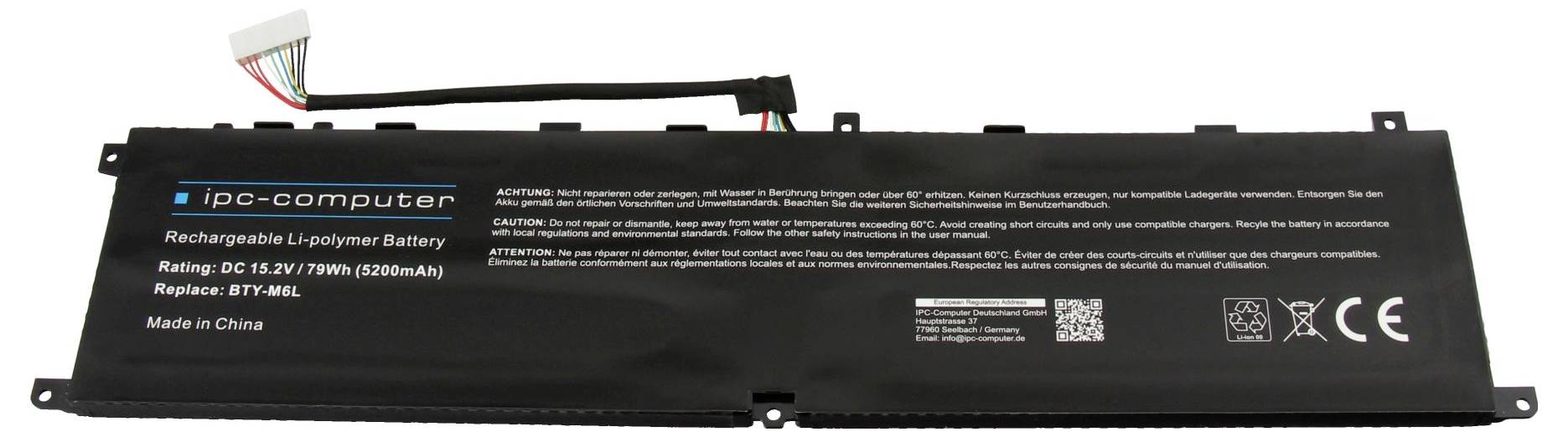 Schwarzes Laptop-Akkupack mit der Bezeichnung "tp-computer" mit Spezifikationen und Sicherheitssymbolen, dargestellt mit angeschlossenem Kabel und Stecker.