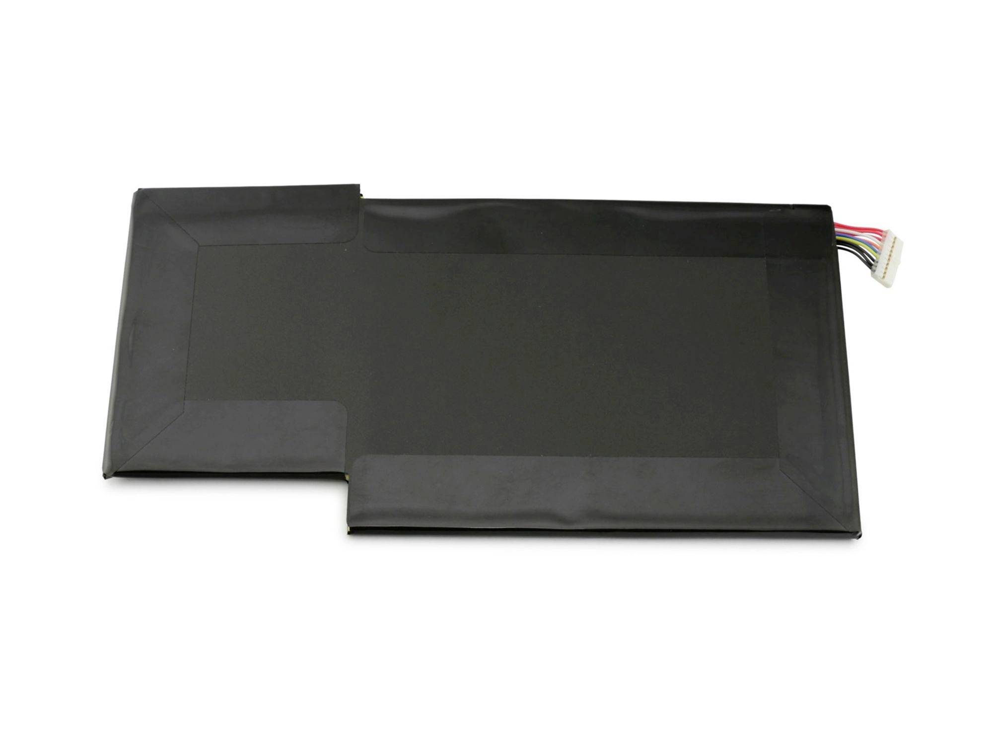 Schwarzes rechteckiges Batteriepaket mit angebrachtem Multi-Draht-Stecker auf weißem Hintergrund.