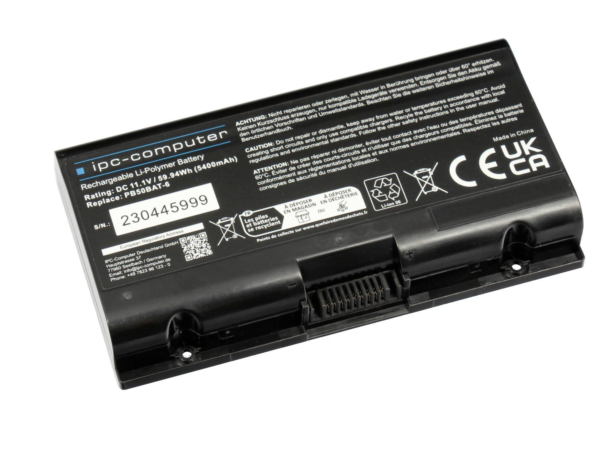 Schwarzes Laptop-Batteriepaket mit der Bezeichnung 'ipd-computer' mit Kapazitäts- und Sicherheitskennzeichnungen, auf weißem Hintergrund dargestellt.