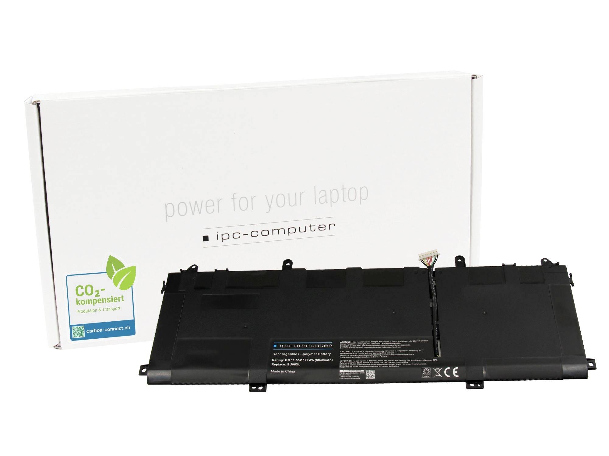 Laptop-Akku, der vor seiner weißen Einzelhandelsverpackung mit der Aufschrift „Stromversorgung für Ihren Laptop