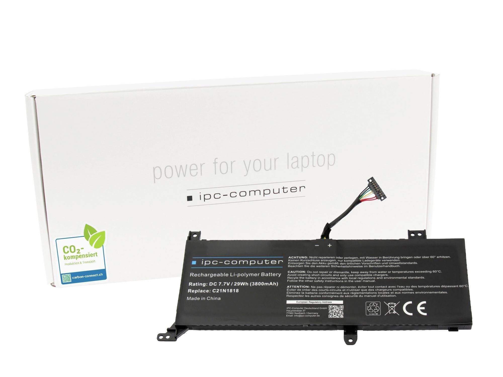 Ersatzbatterie für Laptop mit Kabel vor einer weißen „ipc-computer