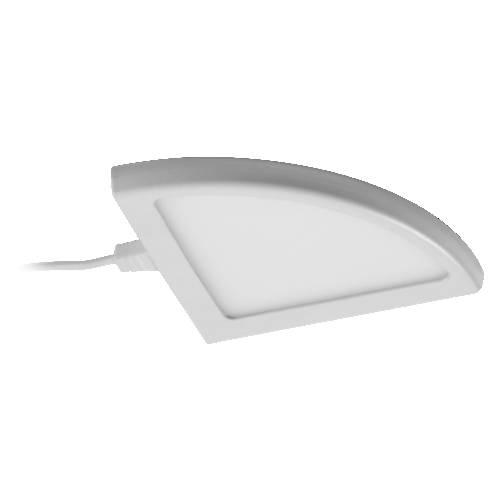 Weiße Stecker-LED-Wandleuchte mit gebogener rechteckiger Form und angebrachtem Stromkabel, gezeigt vor einfachem Hintergrund.