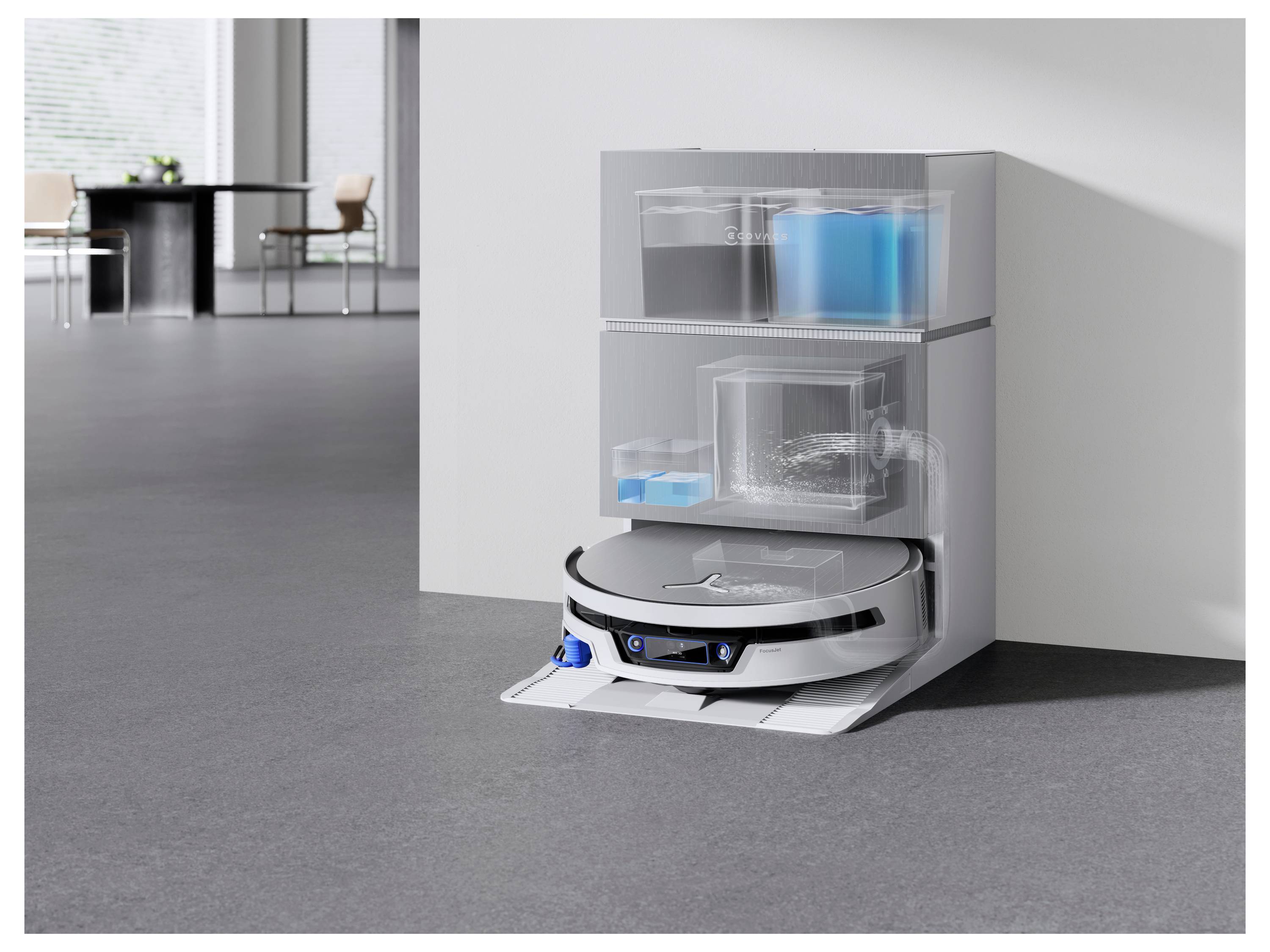 Roboterstaubsauger an einer Wandladestation mit Wassertanks und Reinigungsmodulen in einem modernen Bürozimmer angedockt.