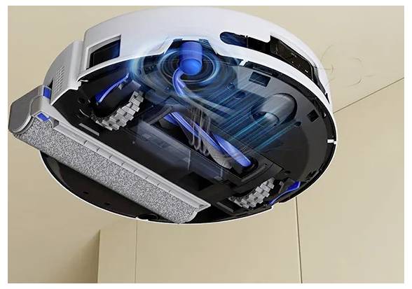 Unteransicht eines Roboterstaubsaugers mit sichtbaren rotierenden Bürsten und Rädern, die seine Unterseite-Hardware zeigt.