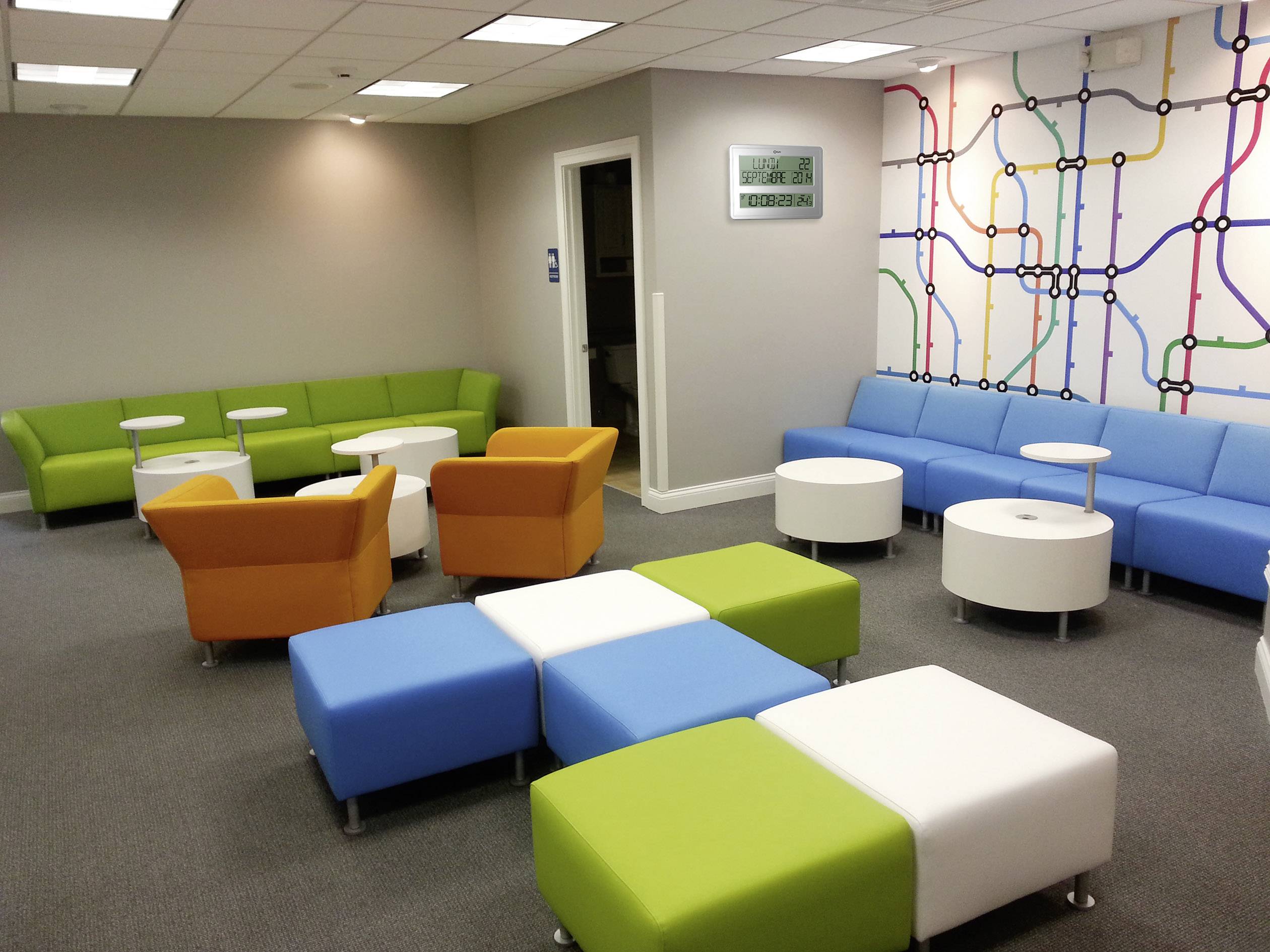 Orium 11891 Funk Wanduhr 43 cm x 32.5 cm x 3.2 cm Geschütz-Grau