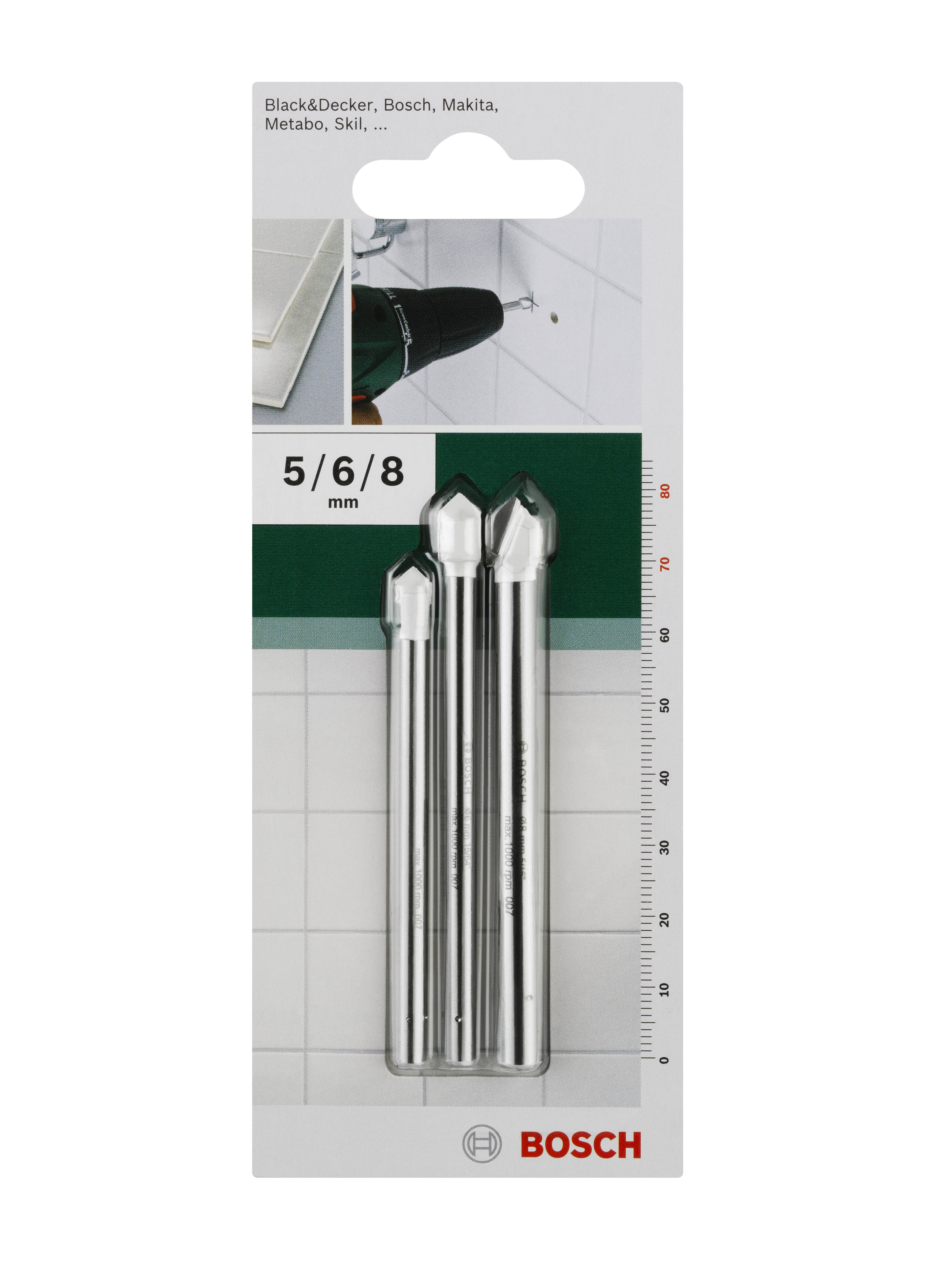 Drei Bosch-Bohrer, Größen 5/6/8 mm, auf Blisterverpackung. Hintergrund zeigt Bohrmaschine mit Fliese. Geeignet für gängige Marken.