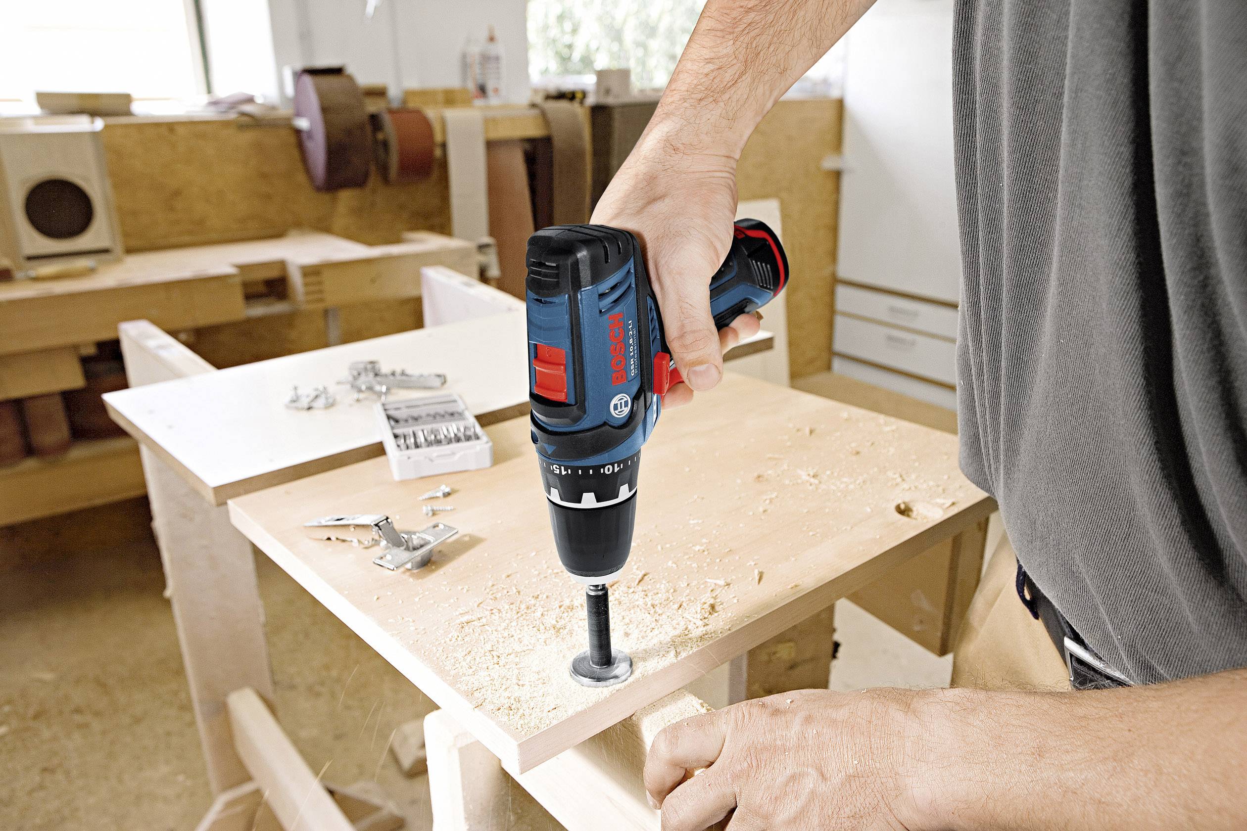 Bosch Professional GSR12V-15 0615990GA9 Akku-Bohrschrauber 12 V 1.5 Ah Li-Ion inkl. 2. Akku, mit Zubehör, inkl. Tasche