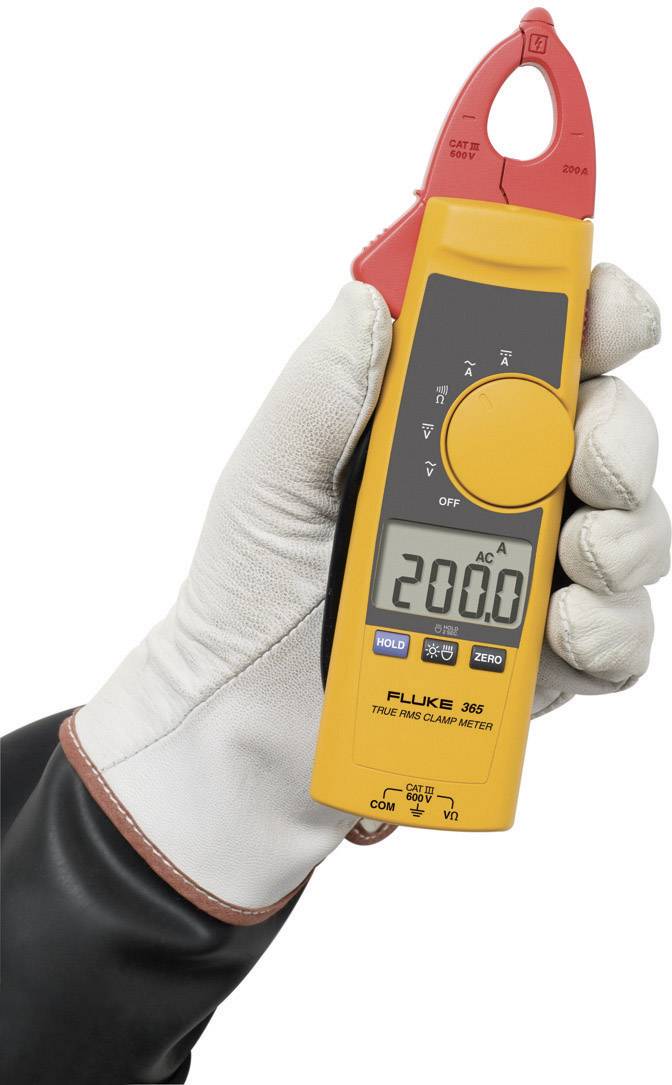 Eine Hand mit Schutzhandschuh hält ein gelbes Strommessgerät mit einer Anzeige von '200.0'.