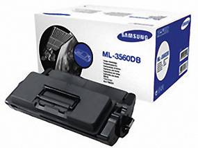Eine Samsung ML-3560DB Tonerkassette vor einer Verpackung mit aufgedrucktem Produktbild und Text.