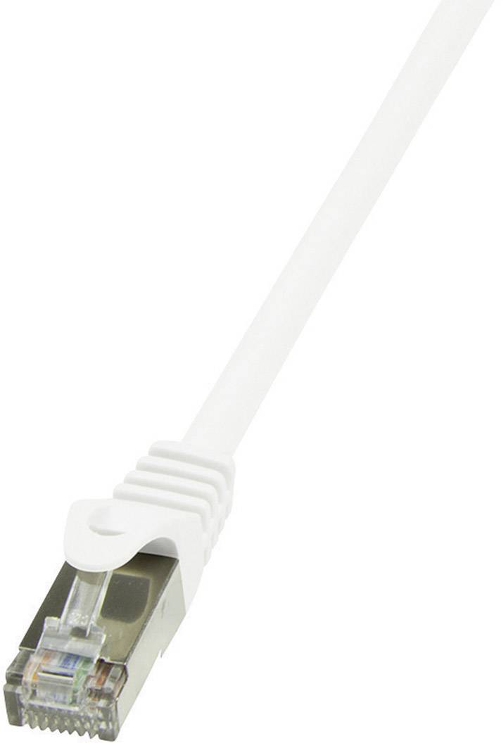 Ein weißes Netzwerkkabel mit einem RJ45-Stecker, verwendet für die Verbindung von Geräten in einem kabelgebundenen Netzwerk.