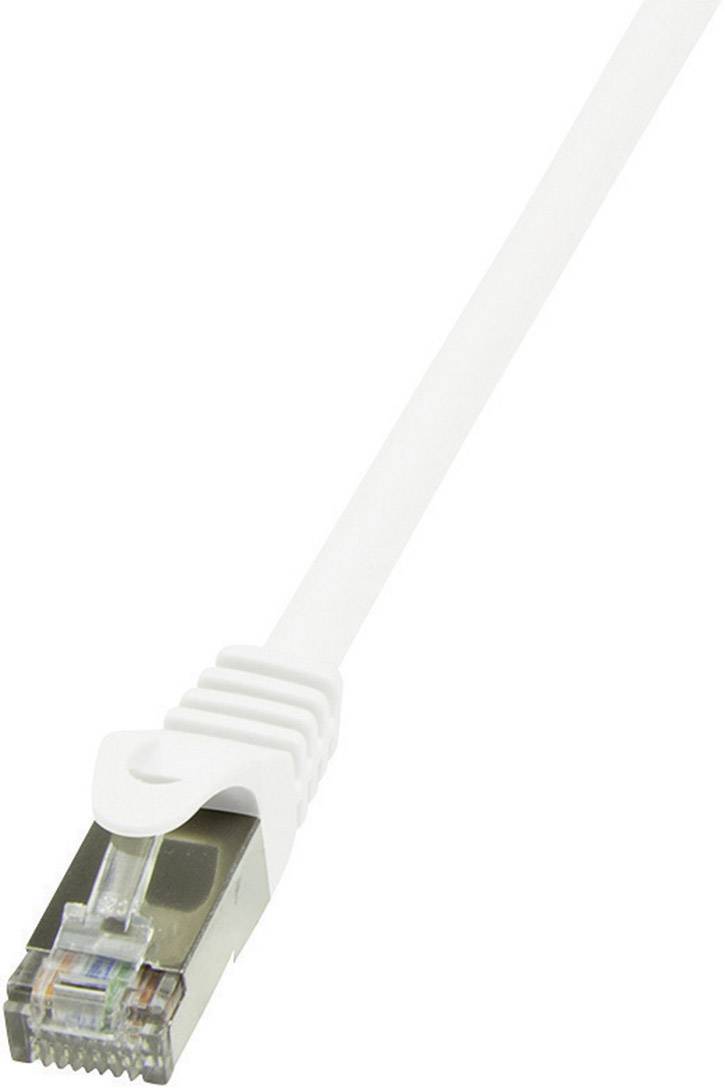 Ein weißes Ethernet-Kabel mit RJ45-Stecker.