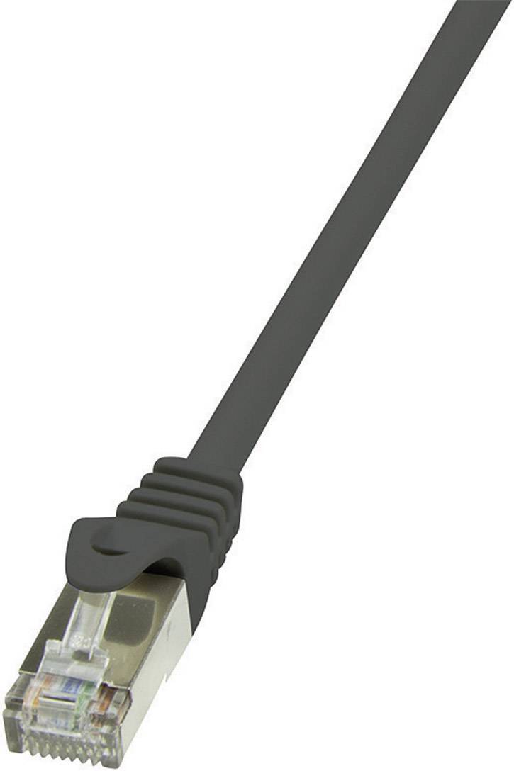 Ein schwarzes Ethernet-Kabel mit einem Steckverbinder, das zum Anschluss von Netzwerktechnologie verwendet wird.