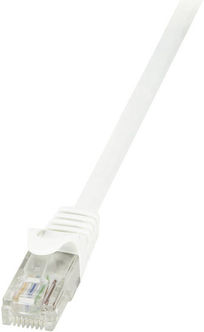 Ein weißes Ethernet-Kabel mit einem RJ45-Stecker am Ende, bereit zum Verbinden mit einem Netzwerkport für Internet- oder Datenübertragung.