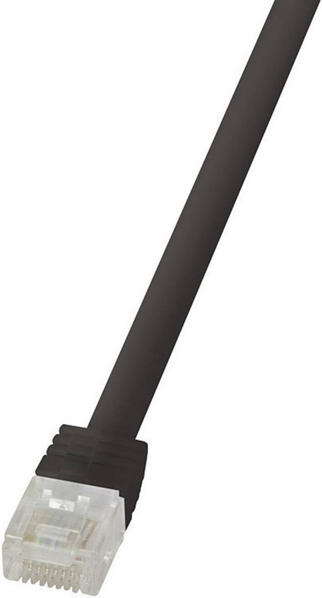 Ein schwarzes Ethernet-Kabel mit einem transparenten Stecker am Ende.