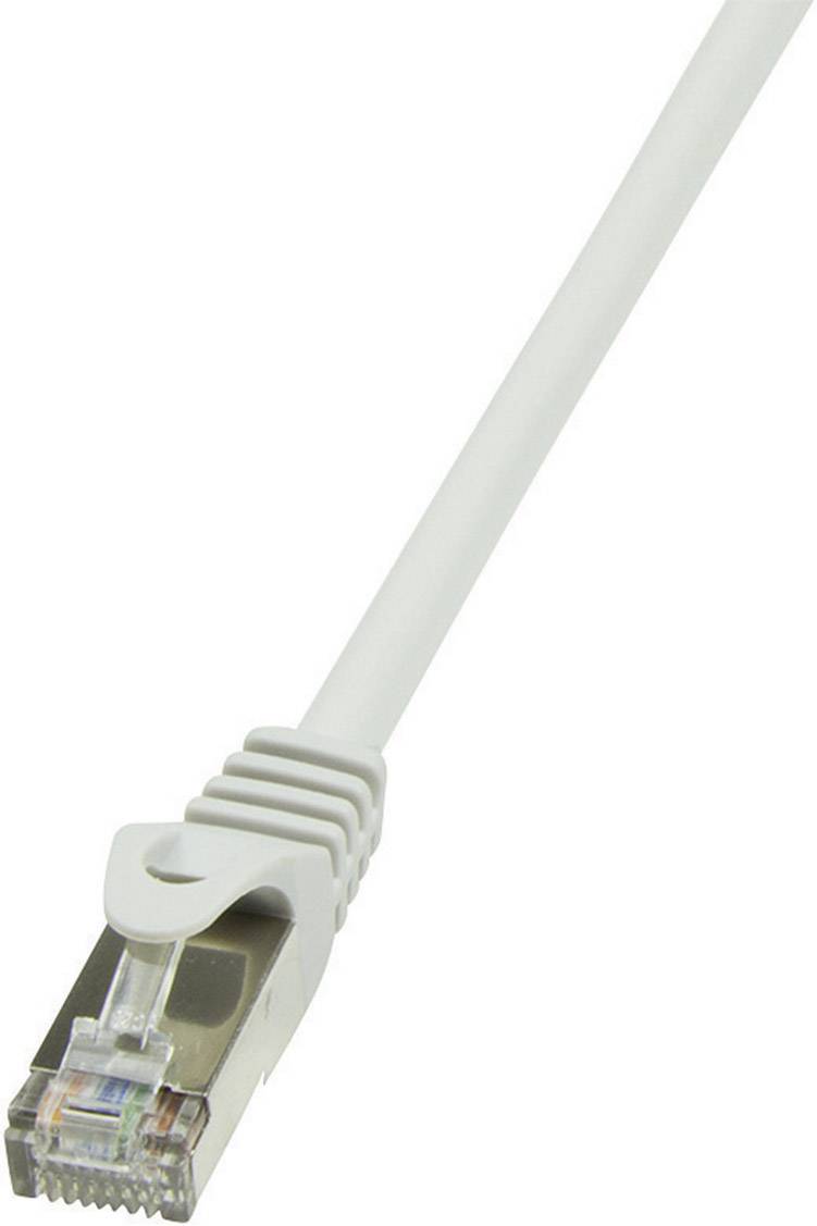 Ein weißes Ethernet-Kabel mit RJ45-Stecker, das zur Netzwerkverbindung verwendet wird.