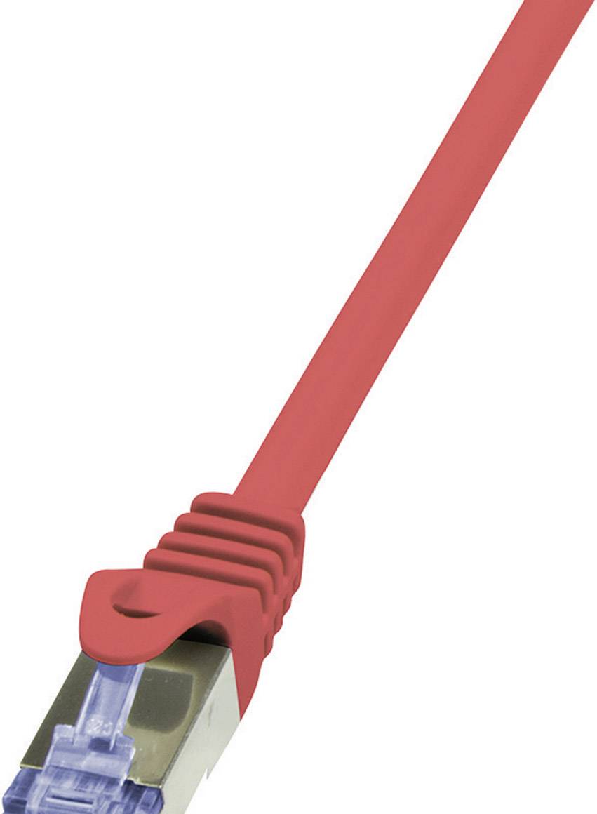 Rotes Ethernet-Kabel mit transparentem Stecker, bereit für Netzwerkverbindung.