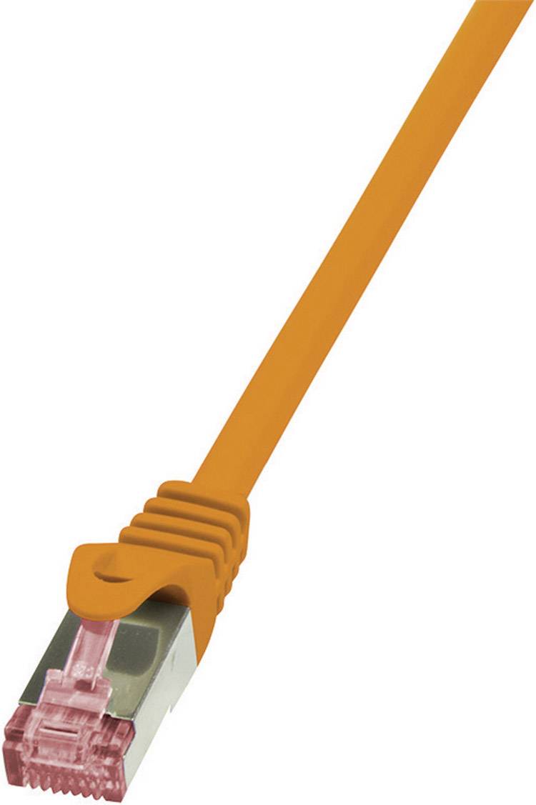 Ein orangefarbenes Ethernet-Kabel mit einem durchsichtigen Stecker, das für Netzwerkverbindungen genutzt wird.