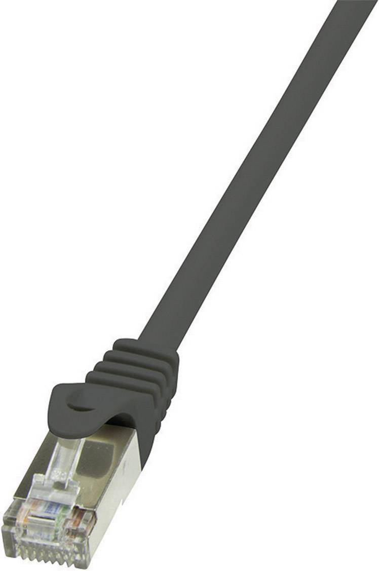Ein schwarzes Ethernet-Kabel mit einem transparenten, silberverstärkten Stecker, das für kabelgebundene Netzwerkanbindungen verwendet wird.